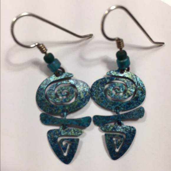 Green metal earrings - Picture 3 of 3